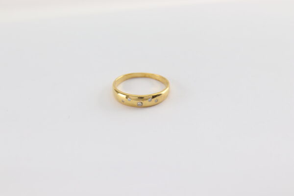 Schmaler Ring in Gelbgold  mit Diamanten