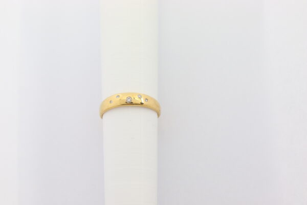 Schmaler Ring in Gelbgold  mit Diamanten – Bild 4