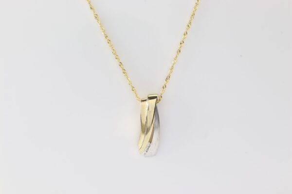 Feines Collier  mit Zirkonia und Weißgold