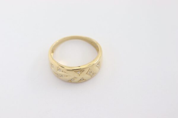 Ring in Gelbgold mit kleinen Diamanten – Bild 3