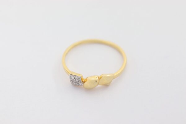 sehr feiner Ring in Gelbgold  mit Diamanten