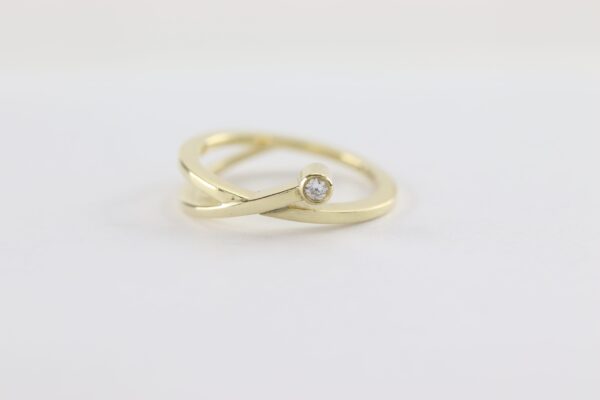 Ring in Gelbgold mit Diamant -