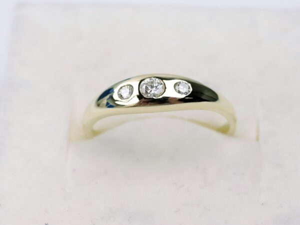 Ring in Gelbgold mit Diamanten