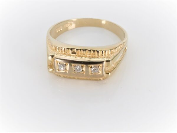 Ring in Gelbgold  mit Diamanten