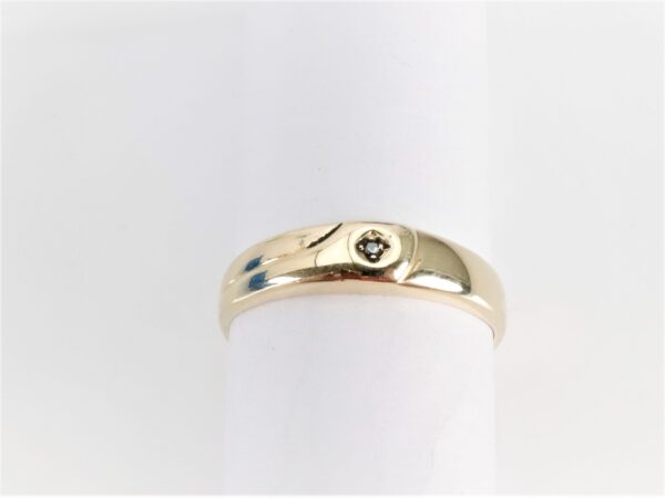 Ring  in Gelbgold mit Diamant