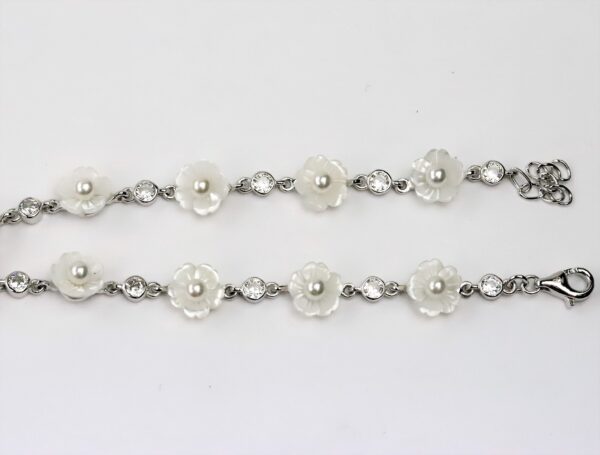 Armband in Sterlingsilber rhodiniert mit Perlmuttblumen