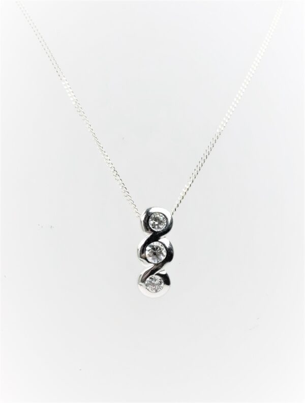 Collier in Sterlingsilber mit Zirkonia