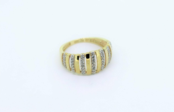 feiner Ring in 333 ( 8 Karat ) Gold gearbeitet