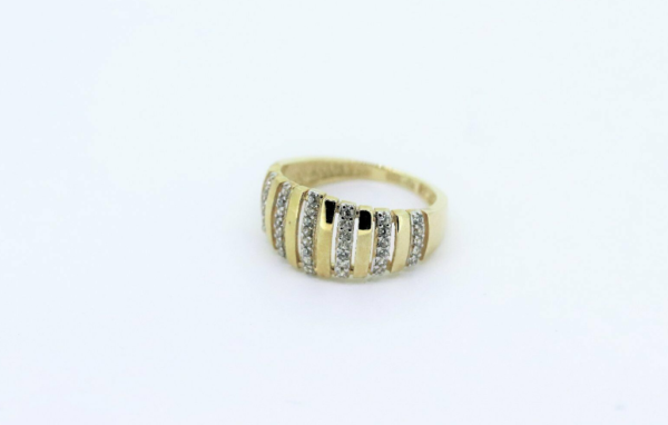 feiner Ring in 333 ( 8 Karat ) Gold gearbeitet – Bild 2