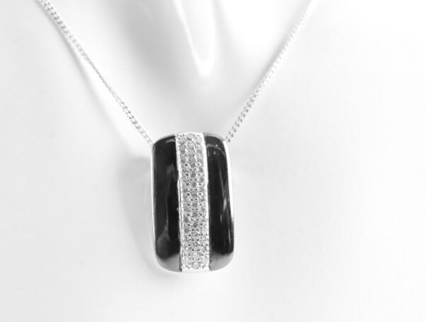 sehr schönes Collier in Sterlingsilber mit Onyx