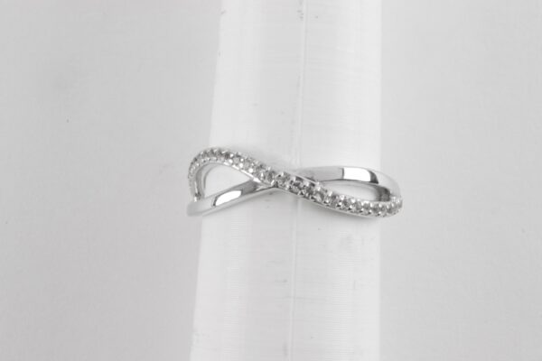 Sehr schöne Ring in Sterlingsilber mit Zirkonia