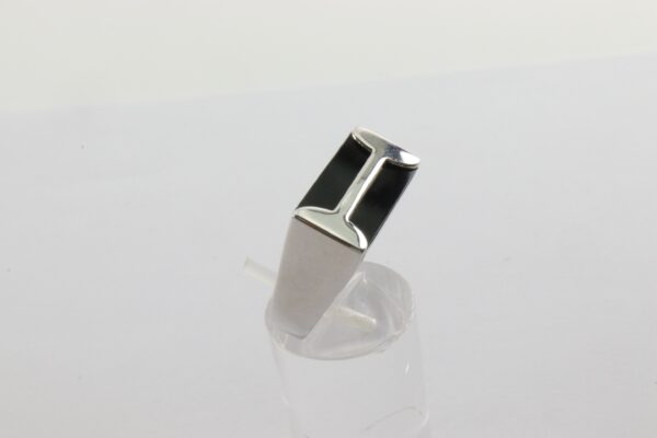 ein sehr feiner Ring in Sterlingsilber mit Onyx