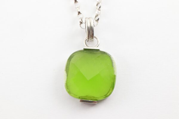 Collier in Sterlingsilber mit synth. Peridot