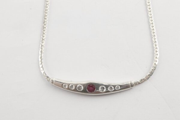 Collier in Sterlingsilber mit Rubin