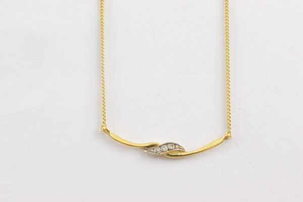 feines Collier in Gelbgold mit Diamanten