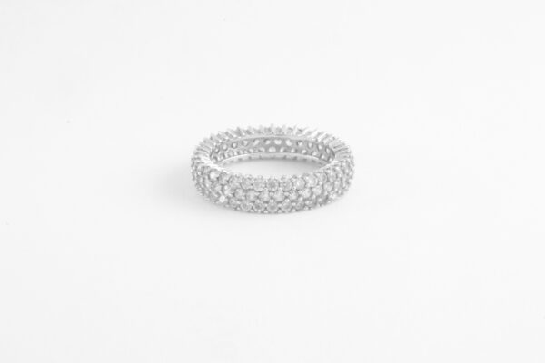 feiner Ring in Sterlingsilber mit Zirkonia