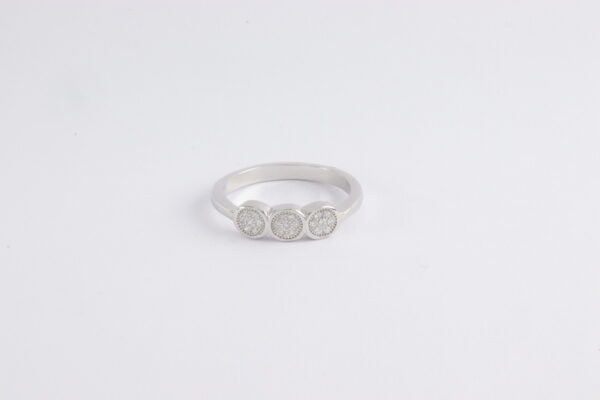 feiner Ring in Sterlingsilber mit Zirkonia