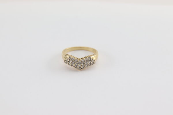 feiner Ring in Gelbgold mit Diamanten